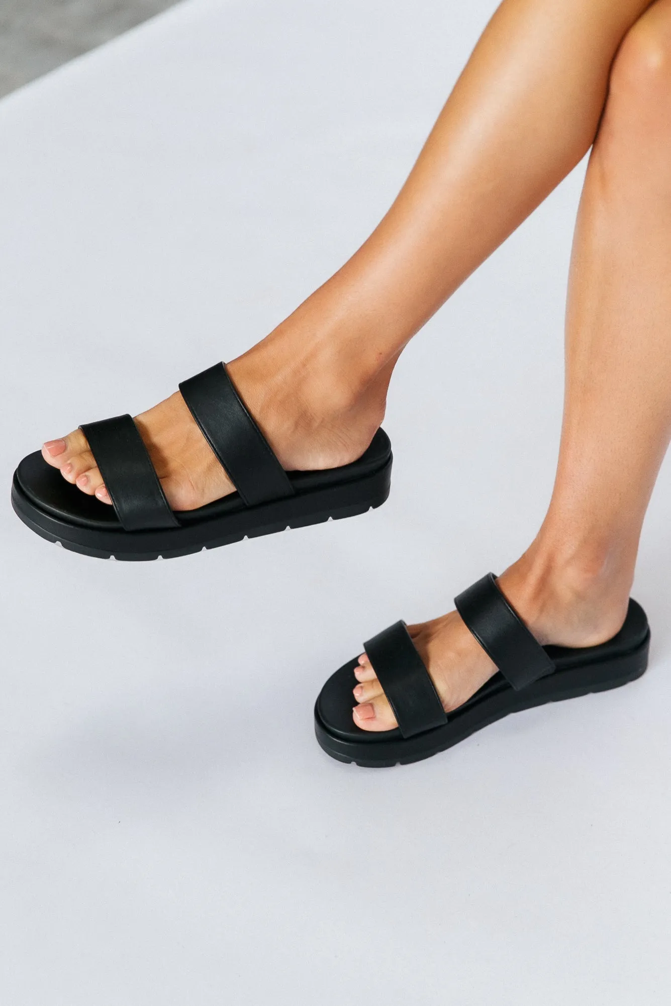 THERAPY Slidin' Sandals Black