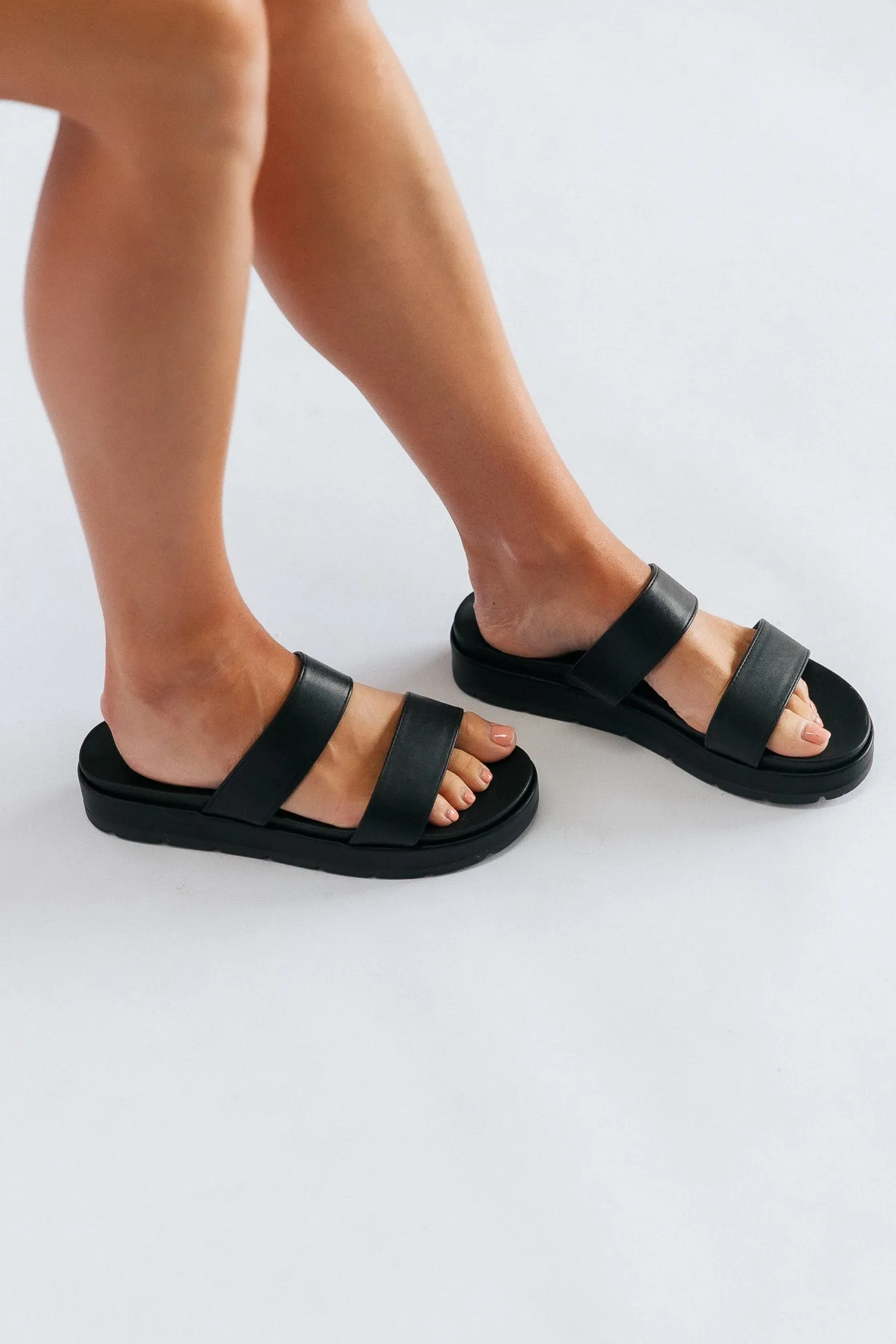 THERAPY Slidin' Sandals Black